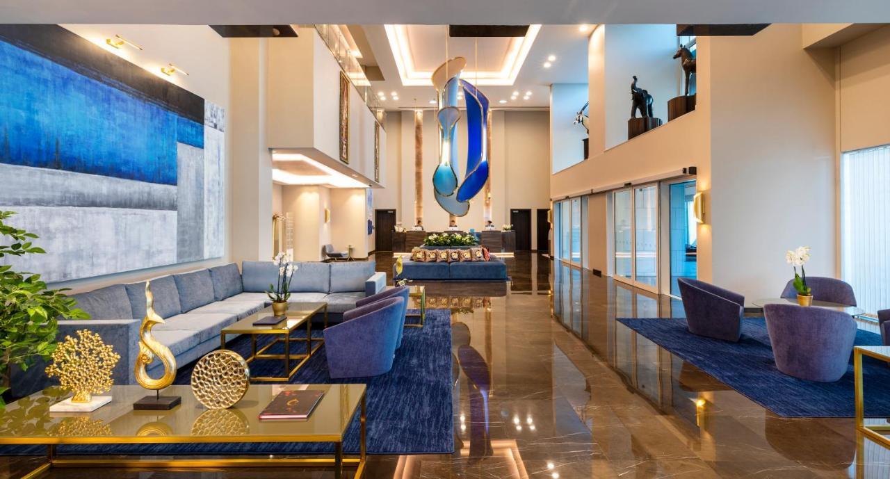 Centara West Bay Hotel & Residences Doha Luaran gambar The interior of the lounge