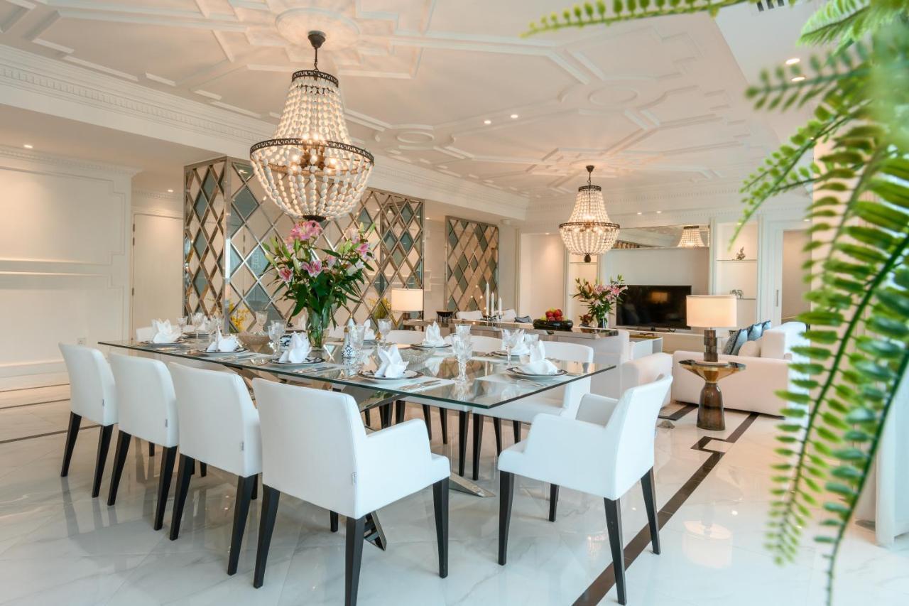Centara West Bay Hotel & Residences Doha Luaran gambar A dining room