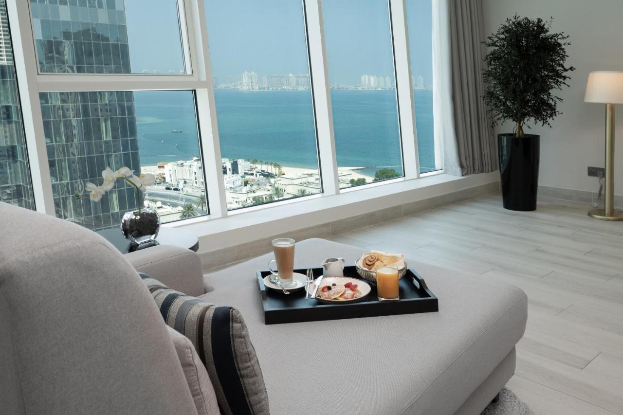 Centara West Bay Hotel & Residences Doha Luaran gambar A view from a suite at the Ritz-Carlton, DIFC