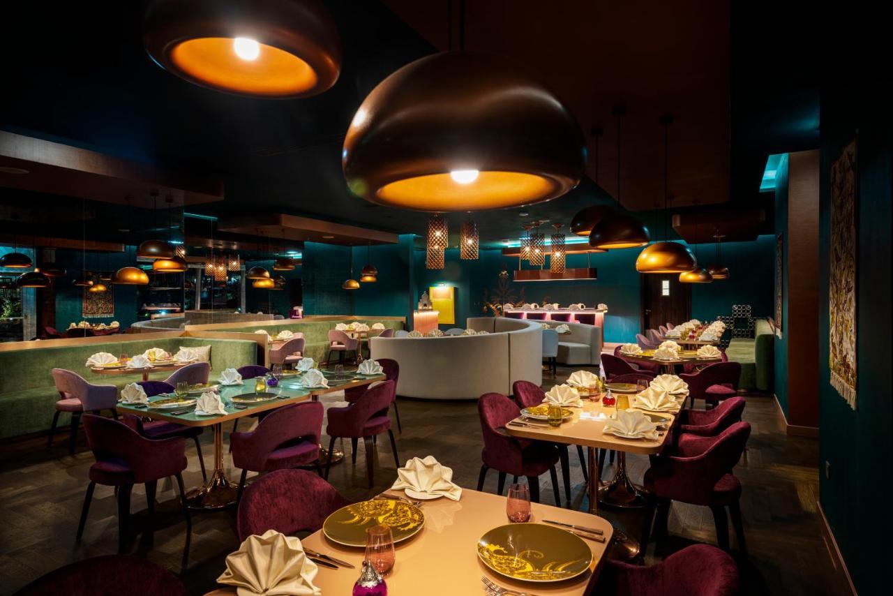 Centara West Bay Hotel & Residences Doha Luaran gambar The interior of the restaurant