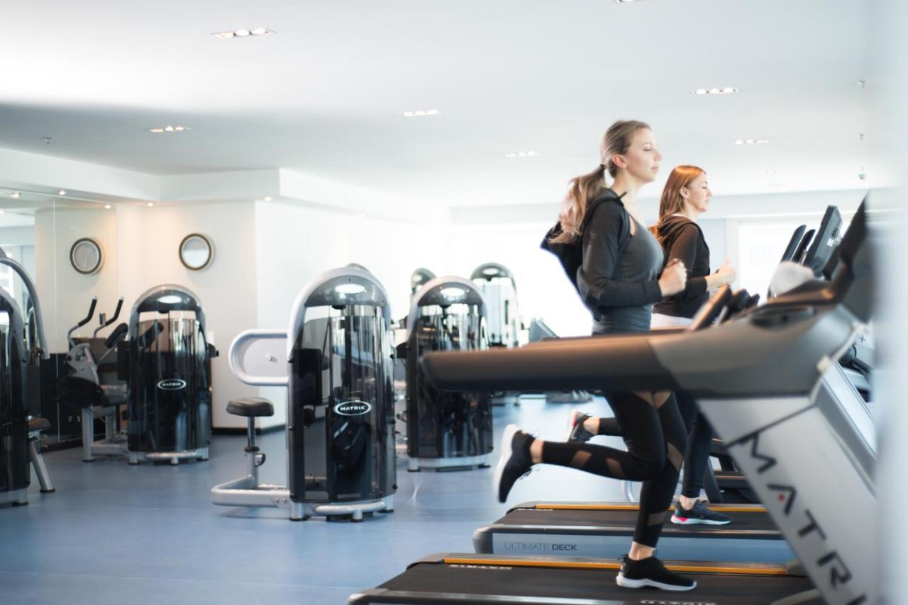 Centara West Bay Hotel & Residences Doha Luaran gambar The gym at the InterContinental
