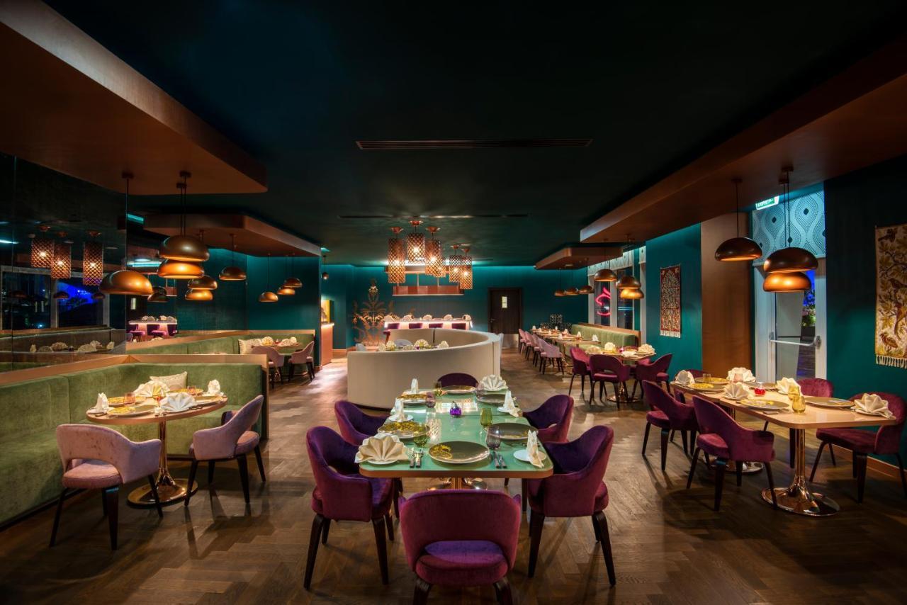 Centara West Bay Hotel & Residences Doha Luaran gambar The interior of the restaurant
